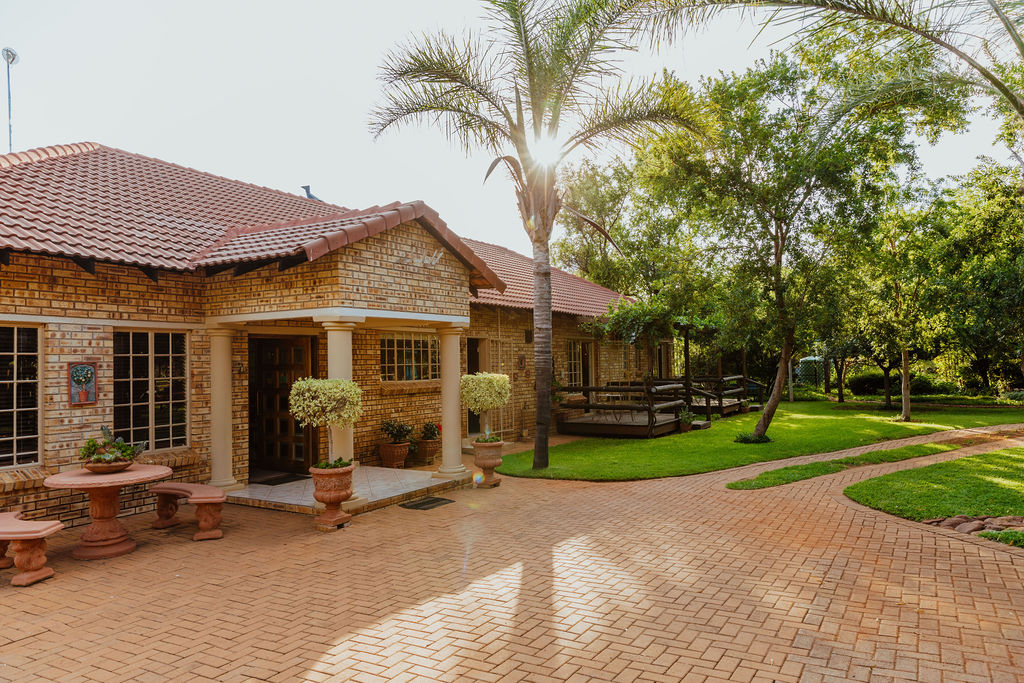 BouBou Bed and Breakfast - Accommodation in Rustenburg